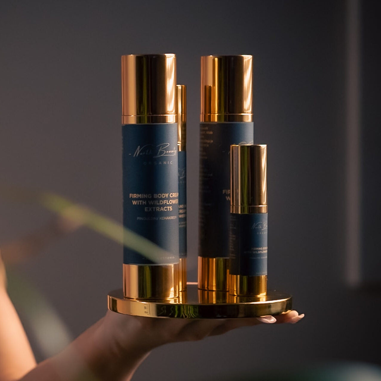 Nostiprinošs acu krēms ar hialuronskābi un ziedu ekstraktiem, 15ml