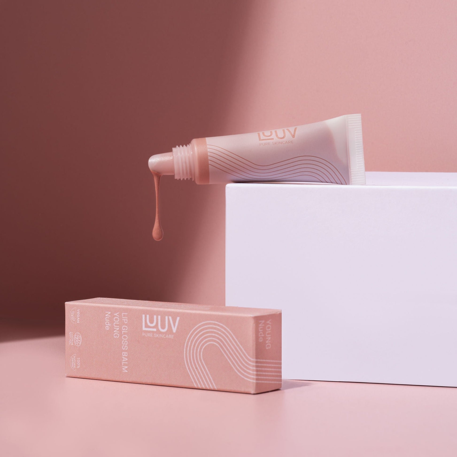 Lūpu spīdumu balzams - Young