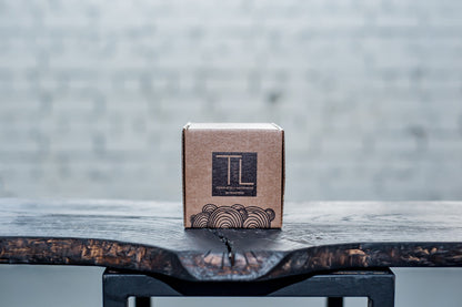 Ar rokām darināta sojas vaska svece ar vieglu vaniļas aromātu