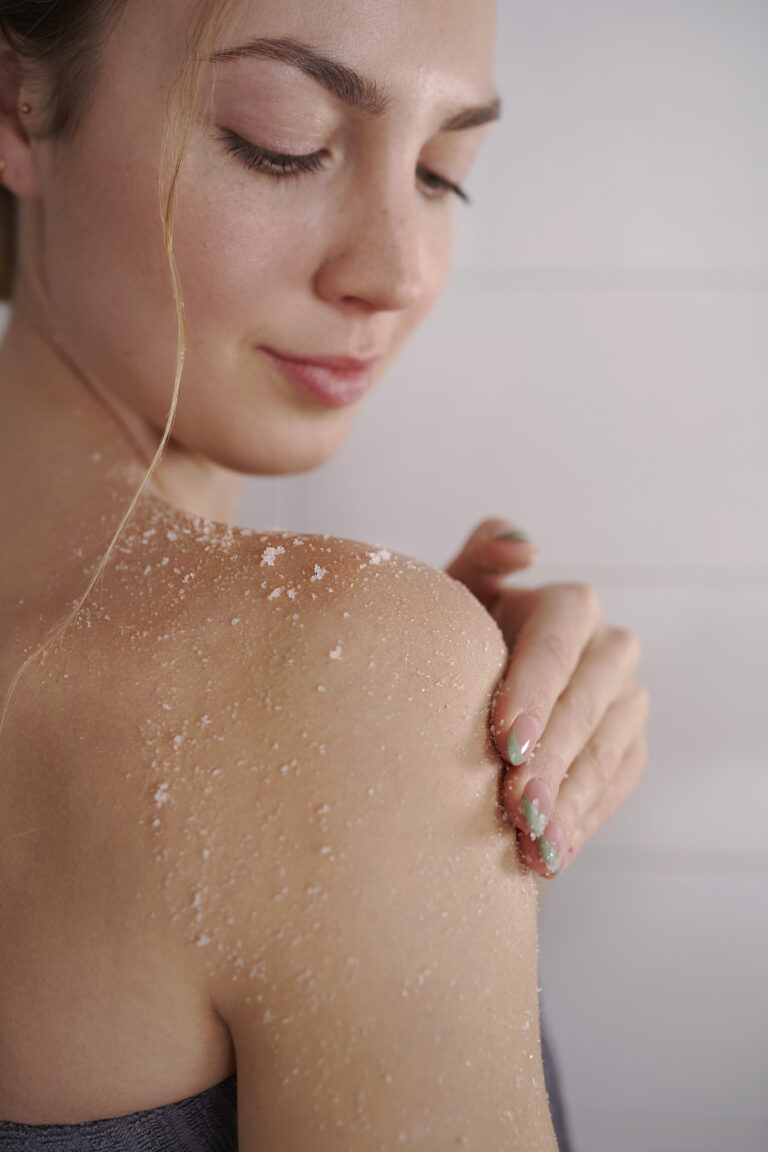 Lavandas ķermeņa skrubis ar greipfrūtu ēterisko eļļu - 250 ml