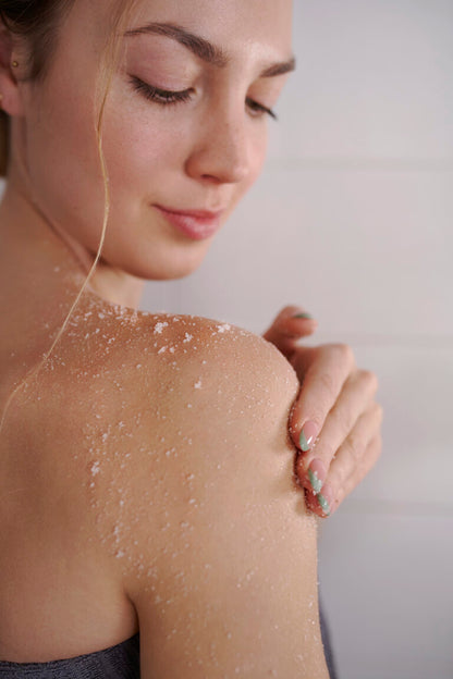 Lavandas ķermeņa skrubis ar greipfrūtu ēterisko eļļu - 250 ml